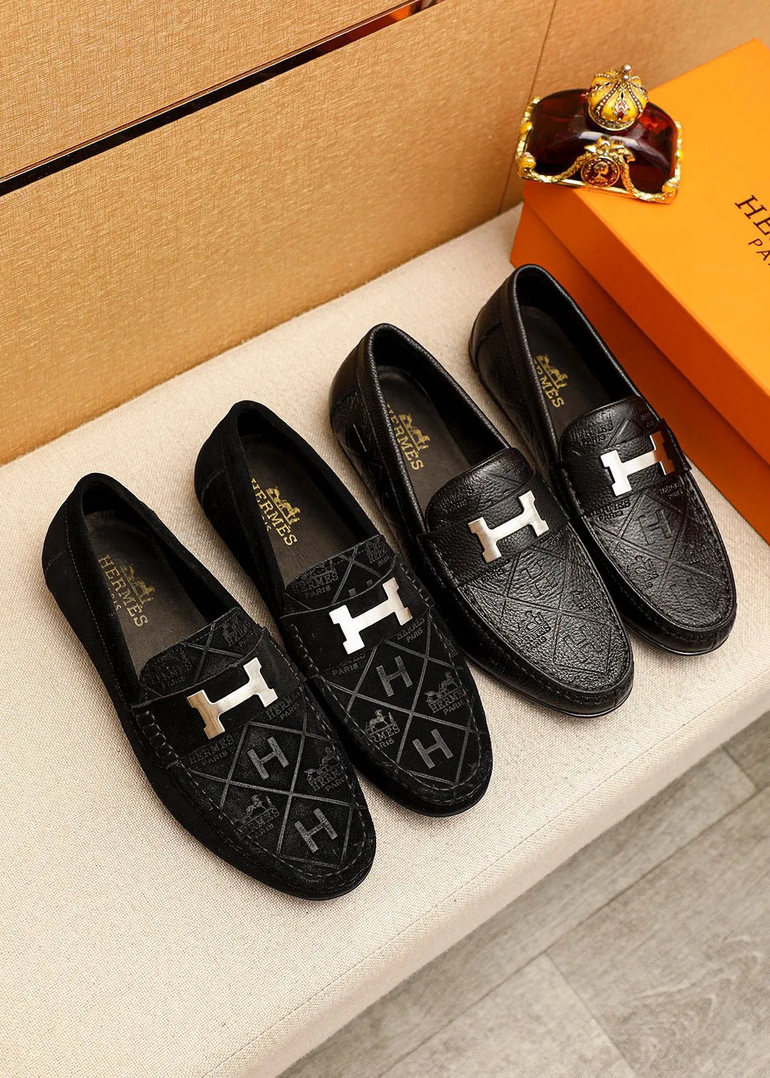 Men's shoes 💰380 💐 Product trademark: HERMES "Hermès" shoes. Regular size: 38-44 (45🉑️customized) Product materials: Selected imported first-layer frosted cowhide embossed upper + classic hardware buckle, imported pig leather lining. Strong three-dimensional visual effect, rubber outsole Color: 1⃣️color optional